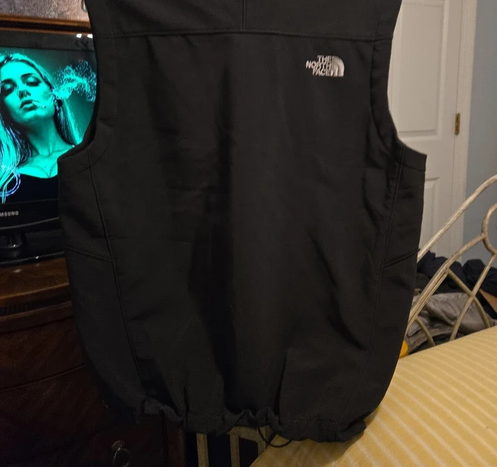 The North Face Black Men's Softshell Vest with Zip Chest Pocket